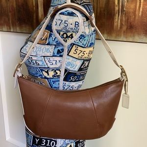 🎈Sale🎈Coach Handbag Tan & White. Amazing Cond.